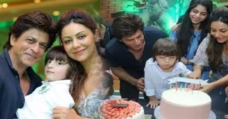 શાહરૂખ ખાનની તેના પરિવાર સાથેની તસવીર…